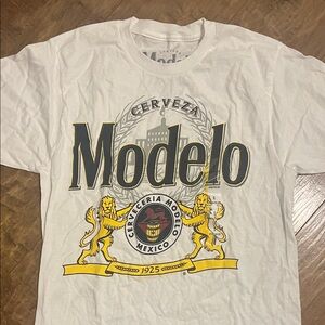 Modelo White Tee Men’s small